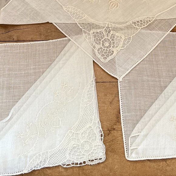 Vintage Set of 3 30s Mother Hand Embroidered Hankie Lace Handkerchief - Picture 7 of 12